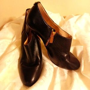 Michael Kors black leather ankle booties size 8 M